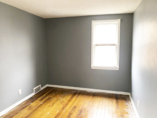 Building Photo - 4 BED 2 BATH SINGLE FAMILY HOME!