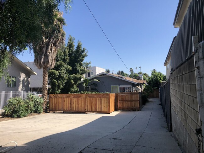 2 car side by side parking - 4228 Lockwood Ave