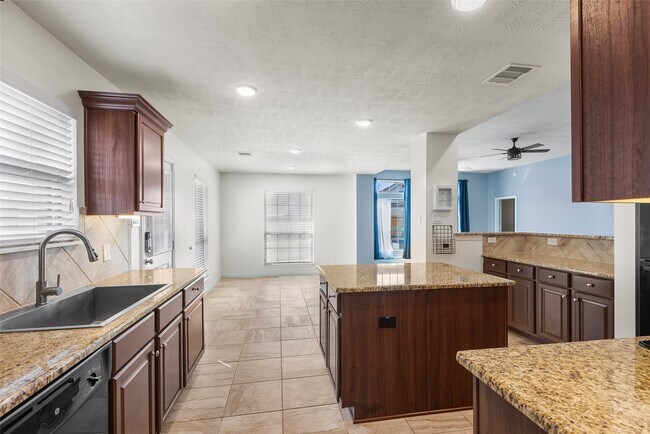 Building Photo - 6806 White River Cir