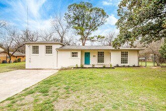 Building Photo - Fully Remodeled 3 Bed, 2 Bath Home in River Oaks w/ Basement- 76114