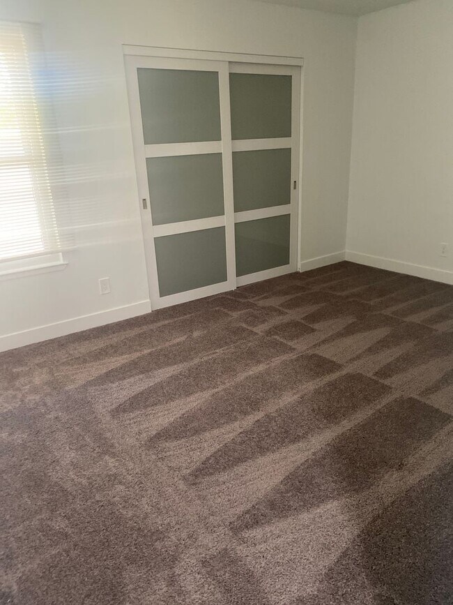 Building Photo - Charming Fully Remodeled 3 Bedroom, 2 Bath...