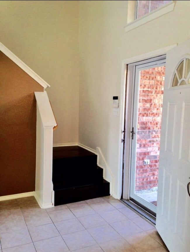 Building Photo - 2529 Artesia Dr
