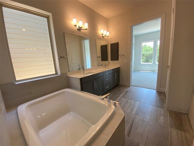 Building Photo - 5820 Harper Park Dr