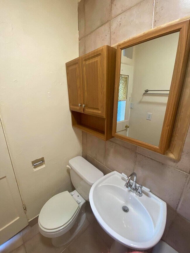 Building Photo - 2409 Manhattan Ave