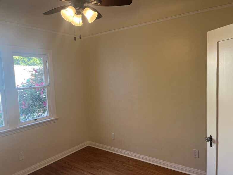 Building Photo - 1040 Prospect Ave