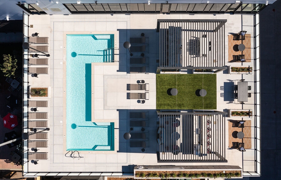 Building Photo - O2