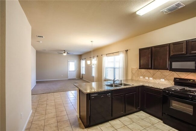 Building Photo - 607 Brashear Ln