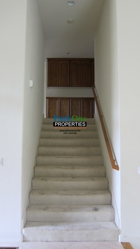 Building Photo - Large Danville Home with Pool