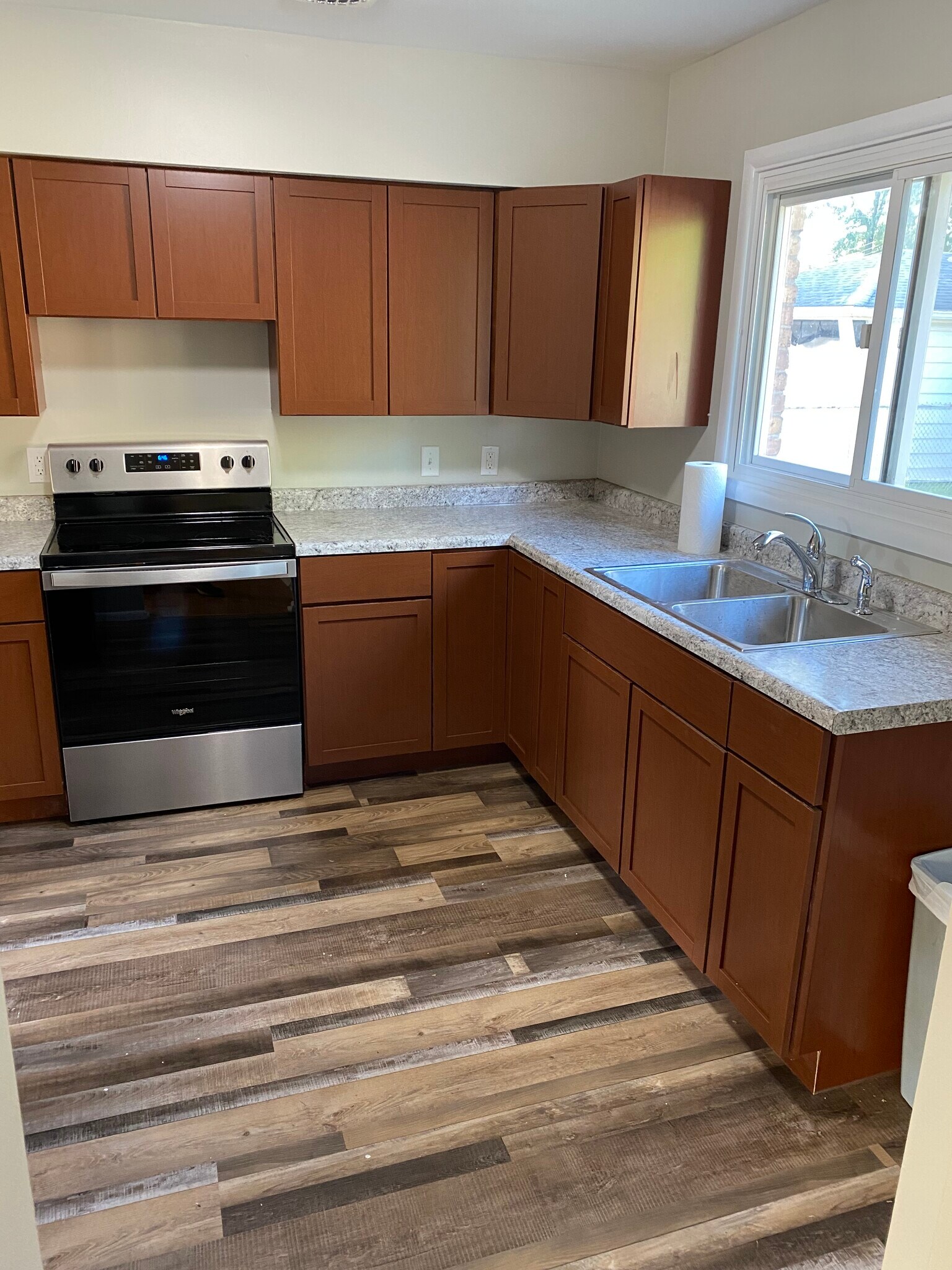 Building Photo - 422 Theodore Dr