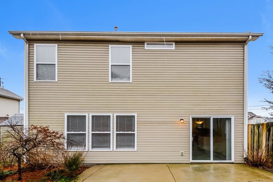 Building Photo - 3612 Crossbrooke Dr