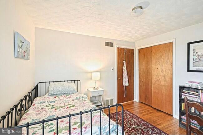 Building Photo - 271 Haybrook Dr