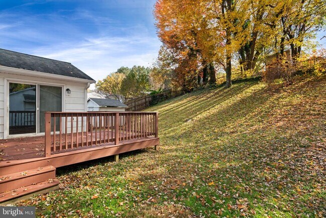 Building Photo - 4421 Kenwood Dr