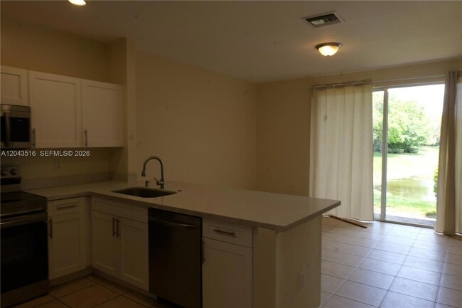 Building Photo - 8220 SW 25th Ct