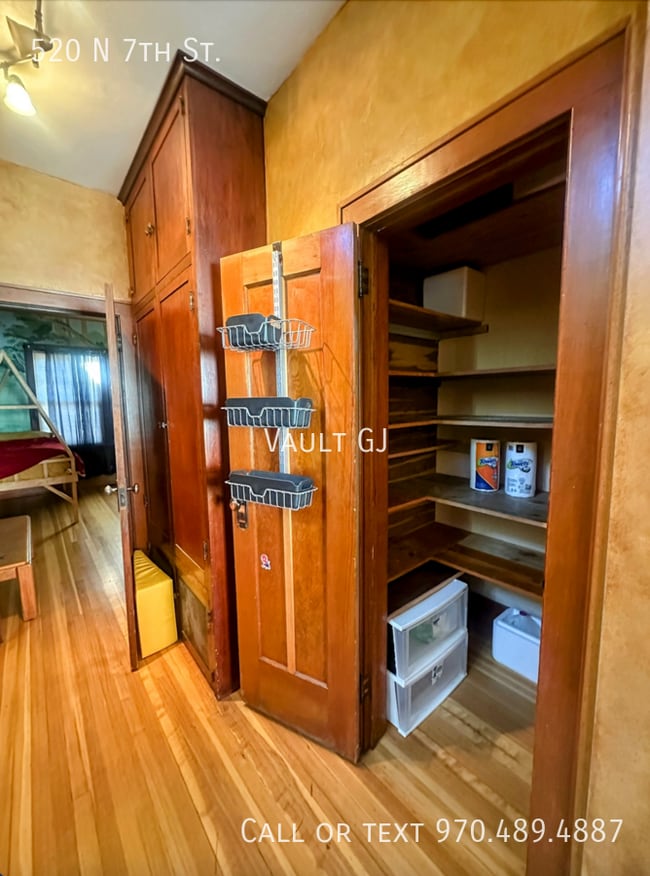 Building Photo - 520 N 7th St