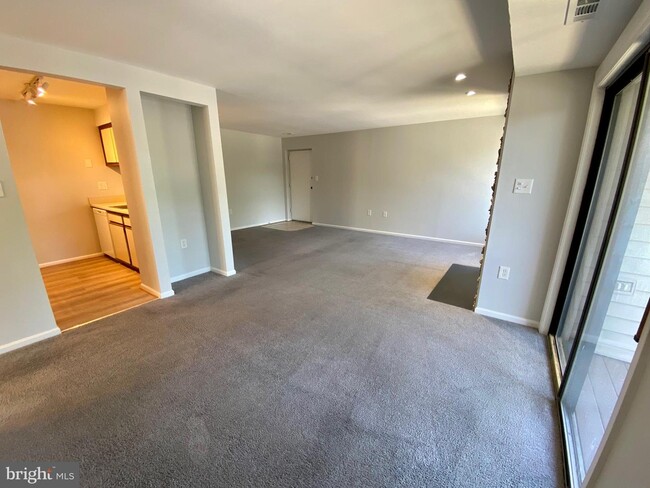 Building Photo - 1121 Castle Harbor Way