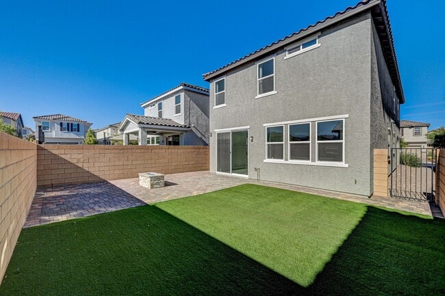 Building Photo - AMAZING 2 Story, 5 Bedroom Home in Gated community!