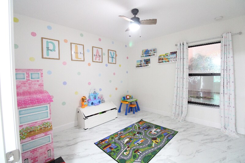 Building Photo - 600 Swallowtail Dr