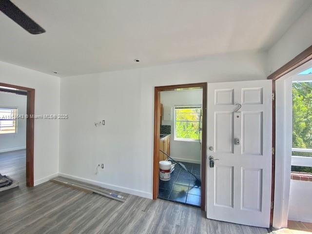 Building Photo - 830 W 40th St