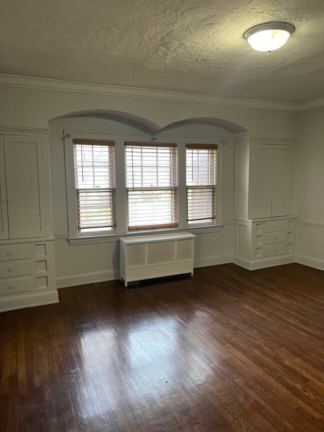 Building Photo - 3344 Hyde Park Ave