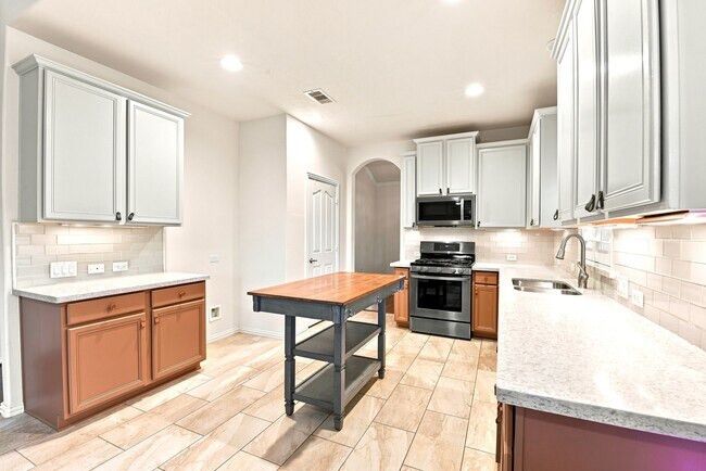 Building Photo - 24418 Lakecrest Bend Dr