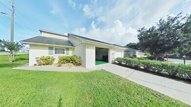 Building Photo - Corner Lot Townhome For Rent in The Willows, a peaceful 55+ community in the heart of Clermont!