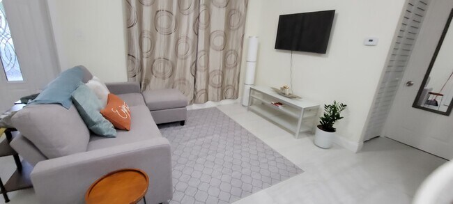 Building Photo - 3000 NW 10th Ave