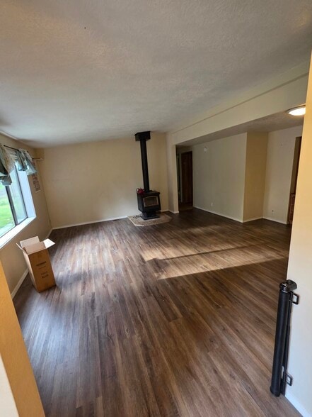 Building Photo - 20835 Valsetz Rd