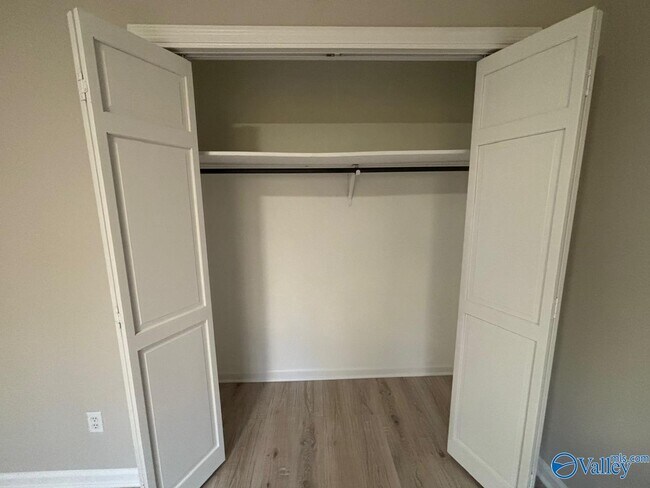 Building Photo - 1305 Hiwan Trail SE