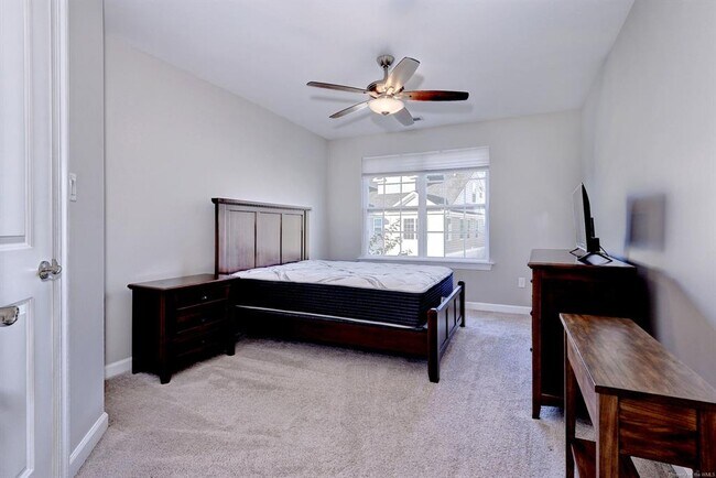 Building Photo - 107 Bicameral Ln