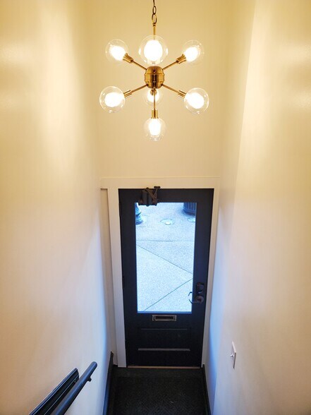 Building Photo - 128 E High St