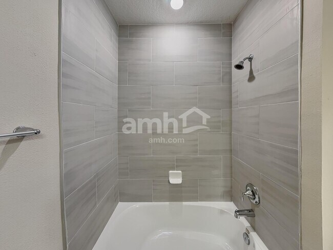 Building Photo - 70 Hemlock Point