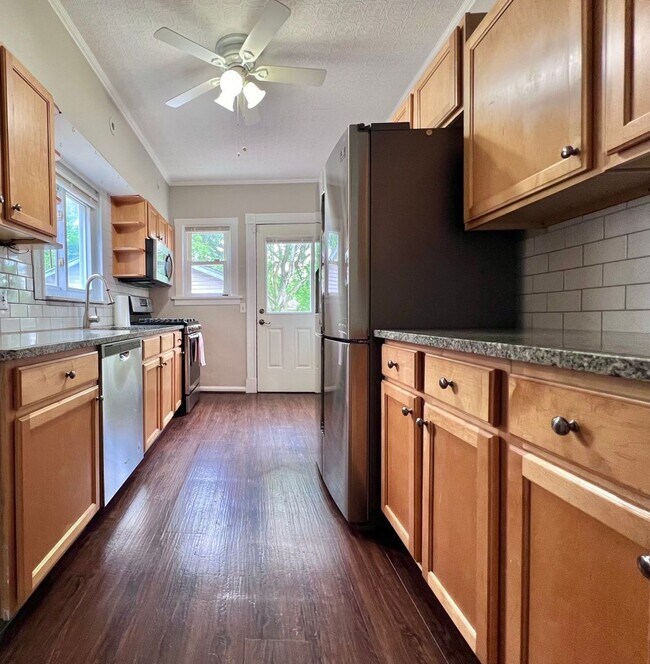 Building Photo - 2869 Markbreit Ave