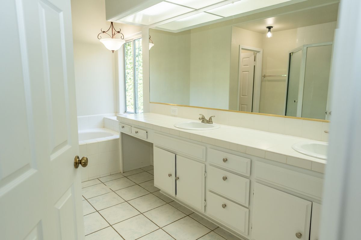 Building Photo - 26604 Marigold Ct