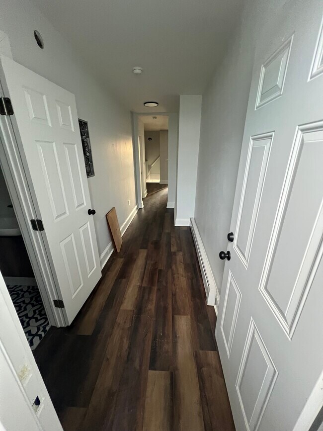 Building Photo - 195 Maple St