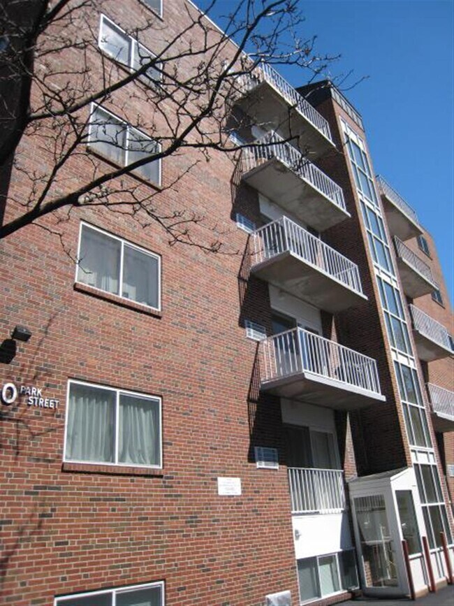 Building Photo - 70 Park St