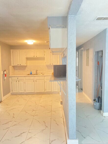 Building Photo - 2553 Martha St