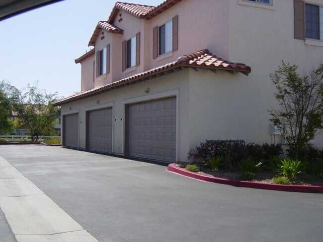 Building Photo - Jeffries Ranch Townhome