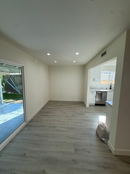 Building Photo - 6650 Sale Ave