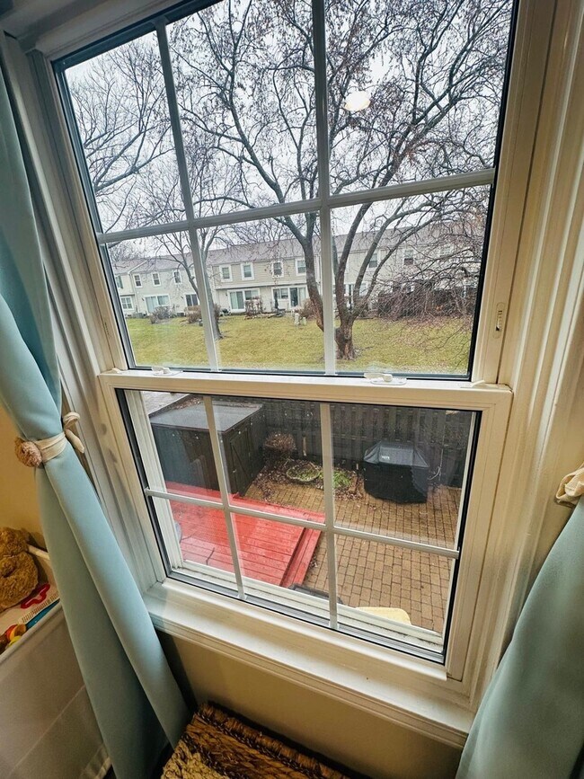 Building Photo - 2062 Danbury Pl