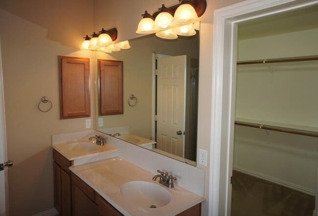 Building Photo - 7217 Sugarplum Dr