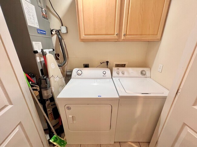 Building Photo - 707 Bagwell Ct