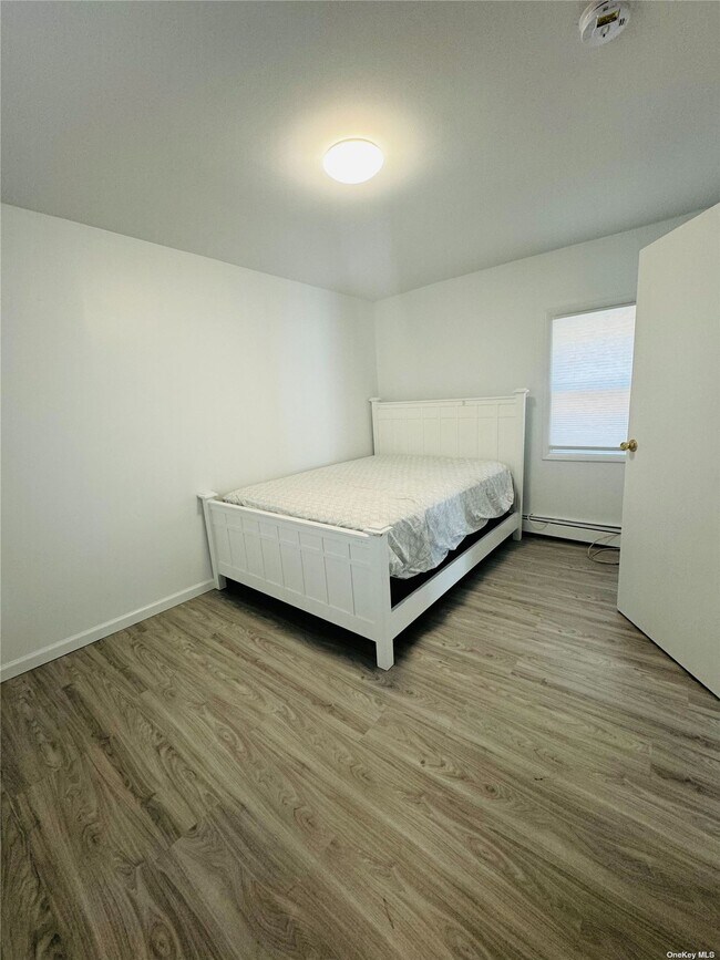 Building Photo - 347 Newbridge Rd