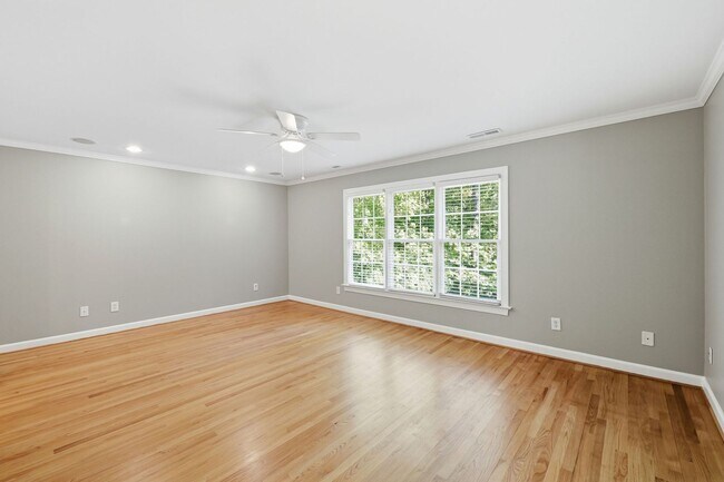 Building Photo - Gorgeous and Spacious 5 Bedroom Home, Cul-de-sac lot, Vaulted Ceilings, Large Backyard, Stunning ...