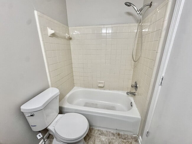 Building Photo - 5528 Ginners Dr