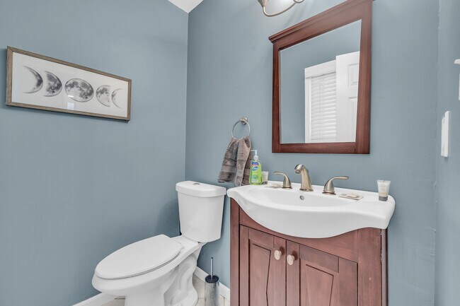 Building Photo - 586 Saint James Walk SE