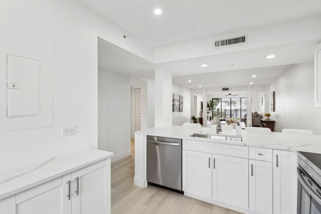 Building Photo - 1601 Marina Isle Way