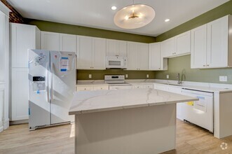 Building Photo - Remodeled Loft style 1 bedroom apartment i...