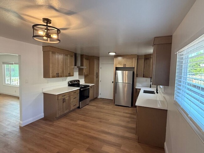 Building Photo - Fully Renovated 3-Bedroom Single Family Home in Rodeo