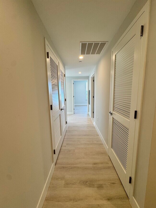 Building Photo - 40 Center St