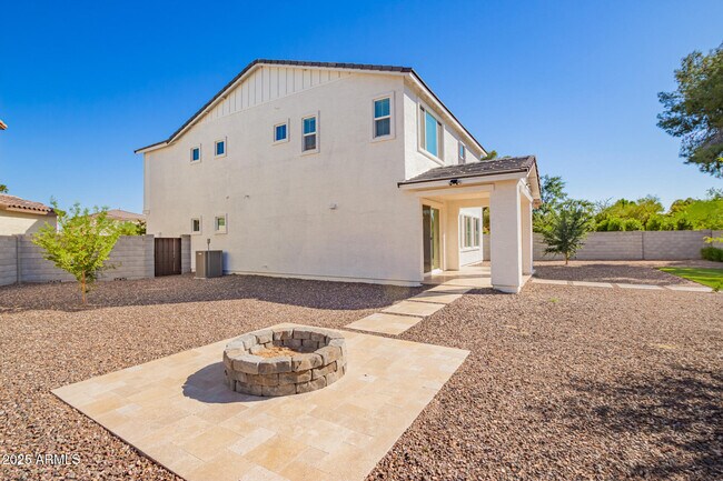 Building Photo - 6556 N 15th Dr